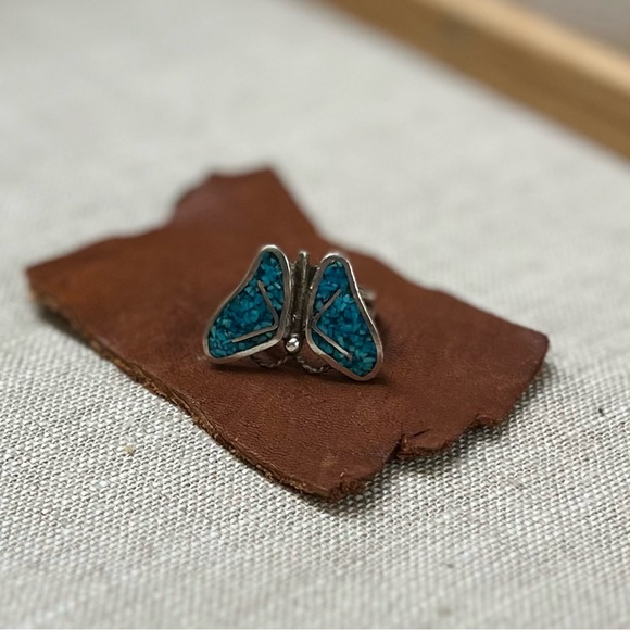 Vintage Stone Chip Butterfly Ring - Picture 3 of 4